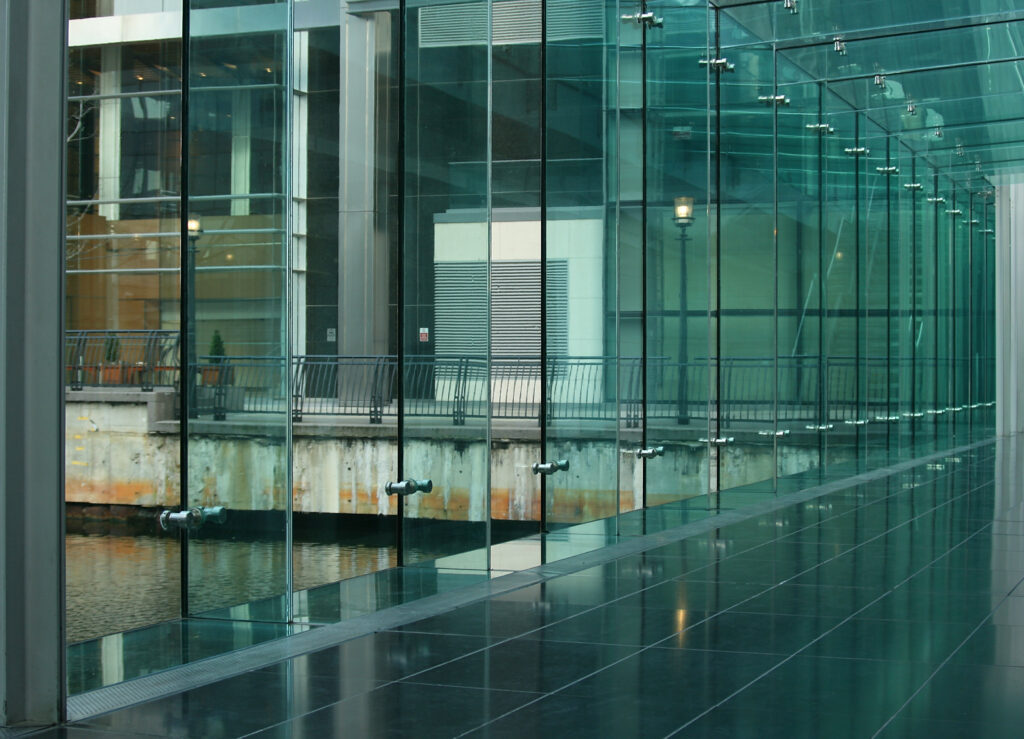 Glass wall in Kent; lONDON - oCTAGON gLASS